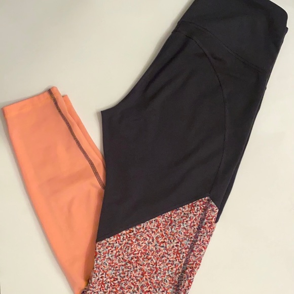 High Waisted Active Leggings - Picture 4 of 4